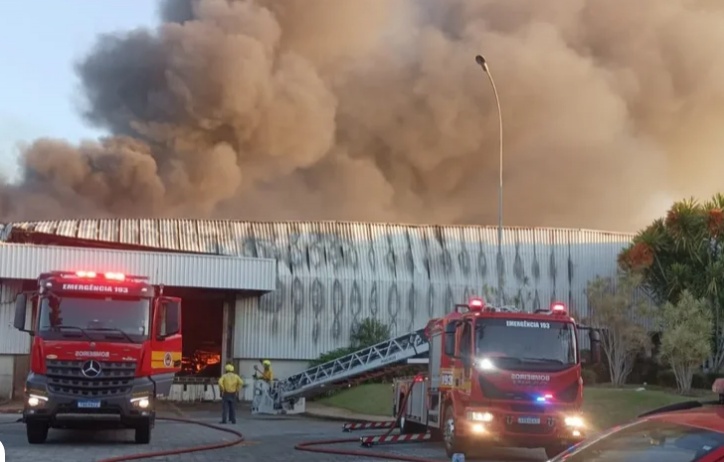 Incêndio destroí fábrica da dona da Colcci em Santa Catarina