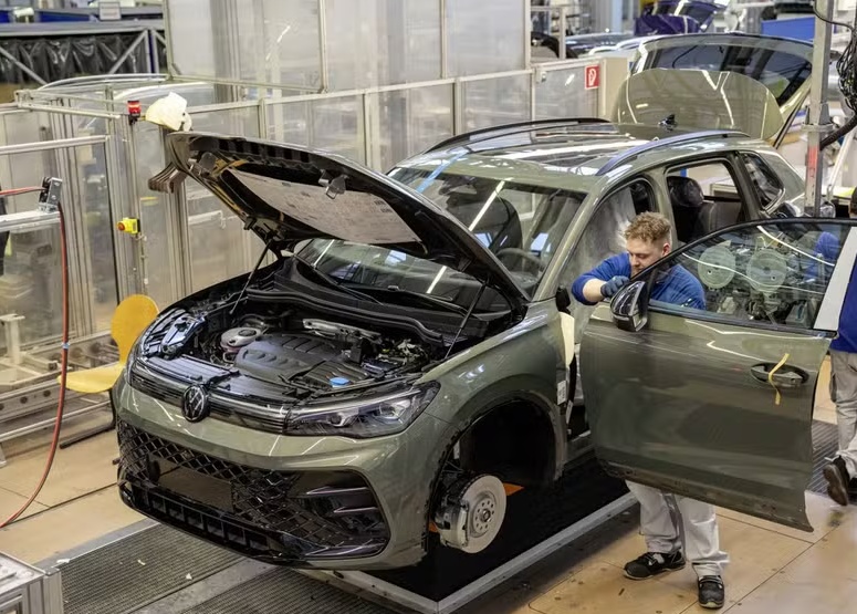 Volkswagen confirma corte de 100 mil empregos para tentar sair da crise