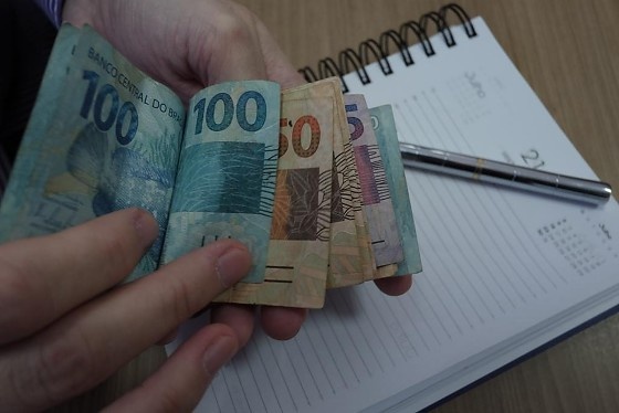 Prefeituras de MT abrem 51 vagas do nível fundamental ao superior com salários de até R$ 5,1 mil; veja os cargos