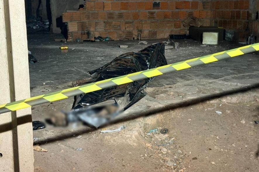 Homem morre ao cair do terceiro andar de prédio abandonado