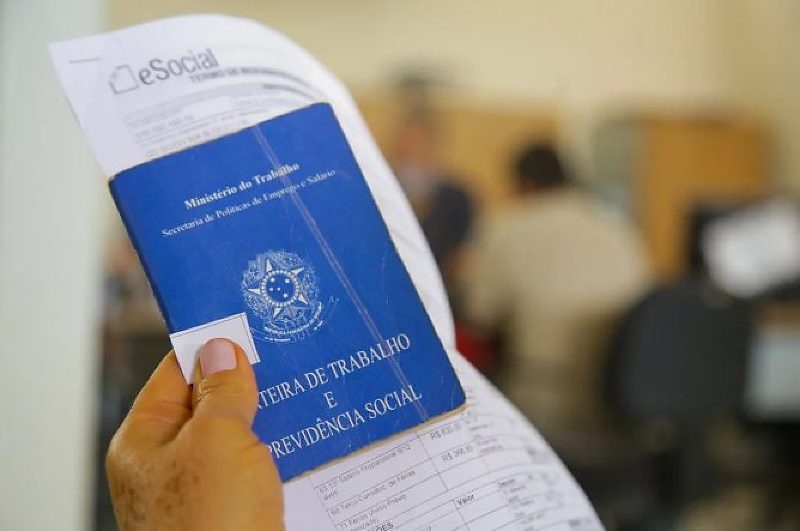 Governo muda regras de trabalho do comércio em feriado; veja como fica