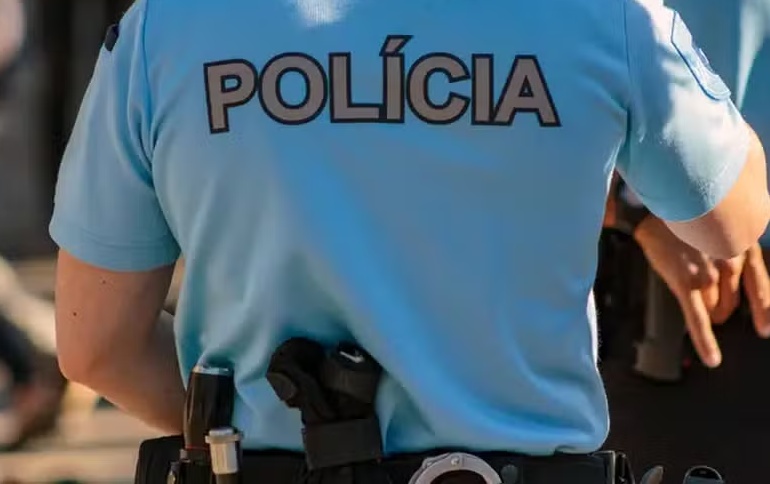 Menina de 12 anos é resgatada em aeroporto de Lisboa após ser prometida em casamento para quitar dívida