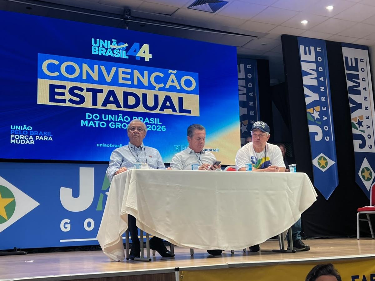 Deputado chama Mauro de traidor na mesa de convenção e vaias tomam conta do espaço