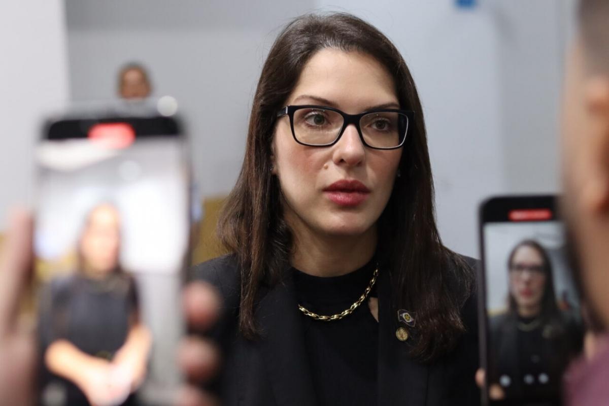 Flávio e Michelle Bolsonaro chancelaram nome de Janaina Riva para chapa com o PL