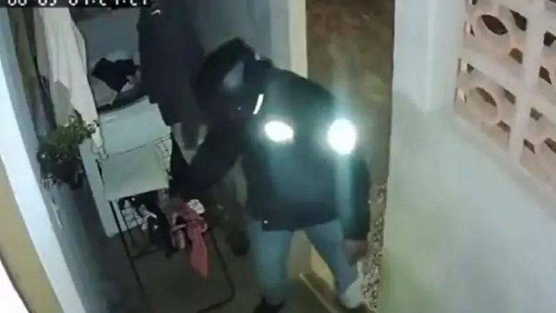 Bandido invade quintais de madrugada para roubar calcinhas