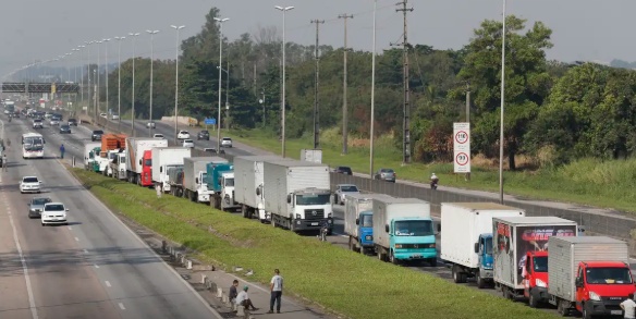 Lei garante frete mínimo no transporte de cargas; saiba o que muda
